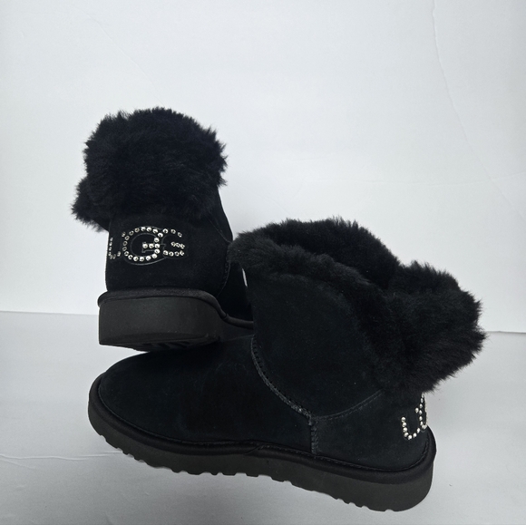 UGG Women's Black Suede Boots.Size 6 - Picture 1 of 8